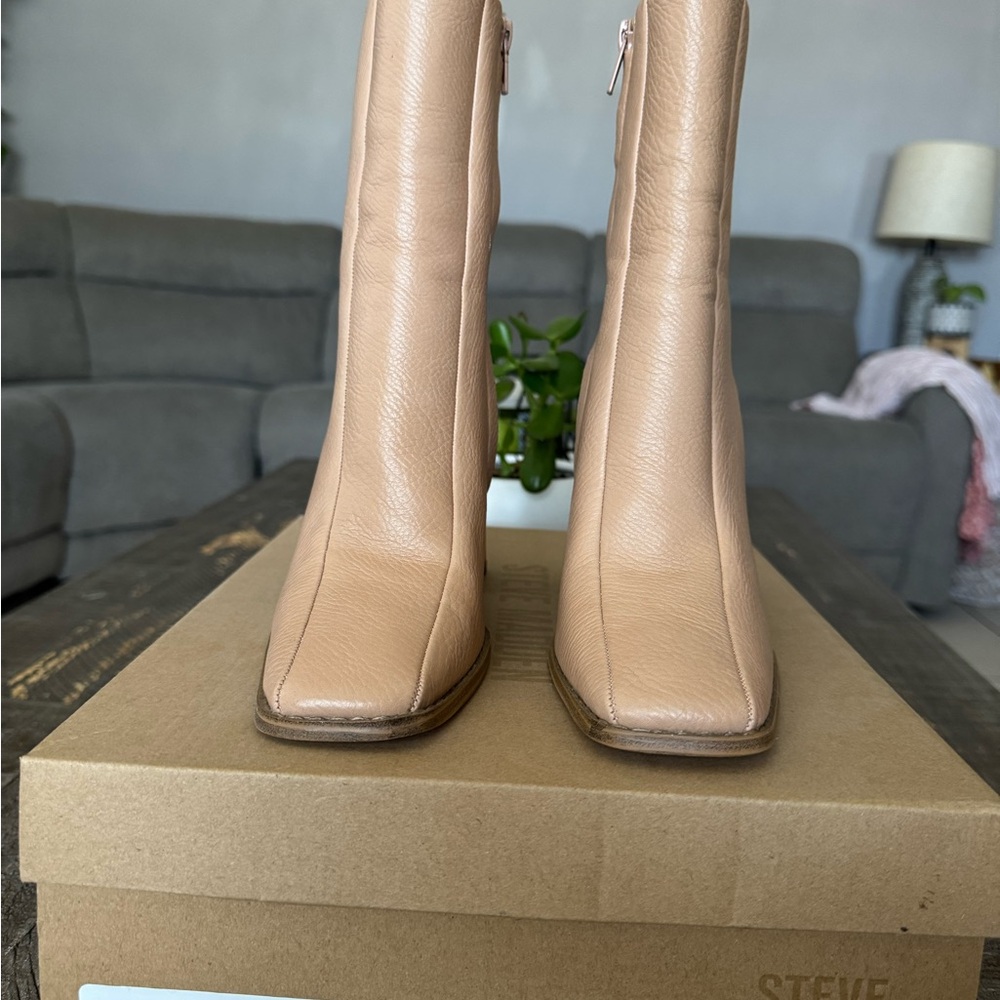 Steve Madden Tan Heeled Boots Square Toe